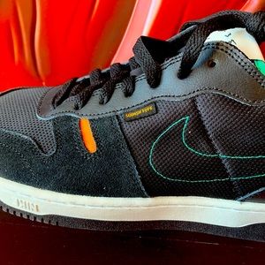 Nike “Squash Type” BlackOrange Trance Sz 8.5 10/10